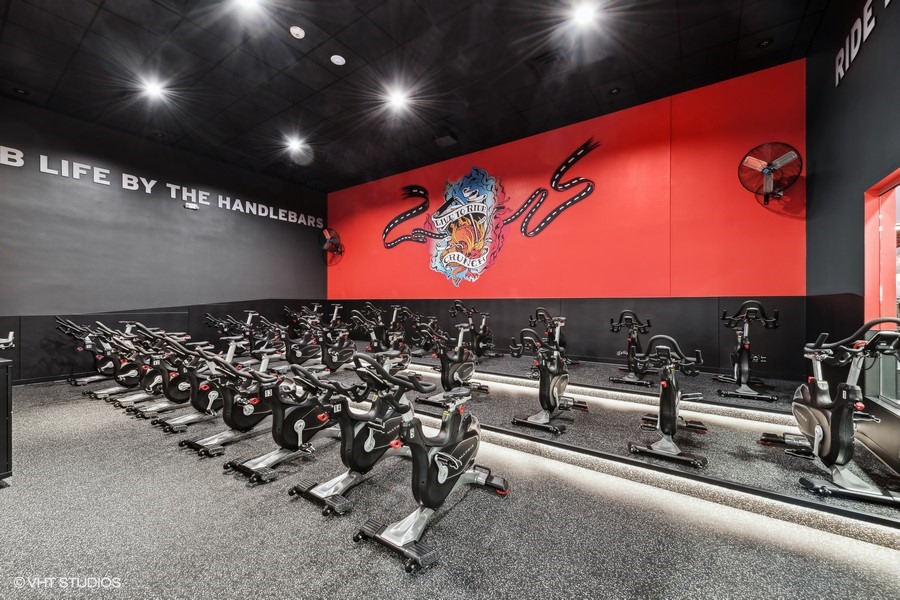 中国健身房还在拼价格?Crunch 3.0 已经用“恢复区+儿童托管”留住会员了,你还在靠跑步机和哑铃硬撑?