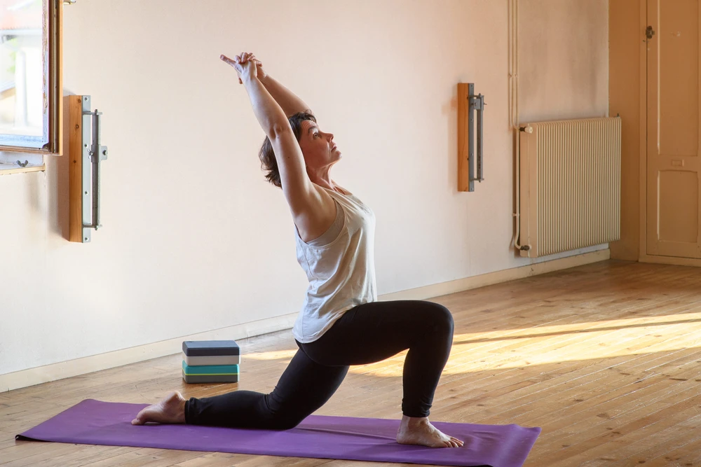 低弓步 目标肌群:髋屈肌